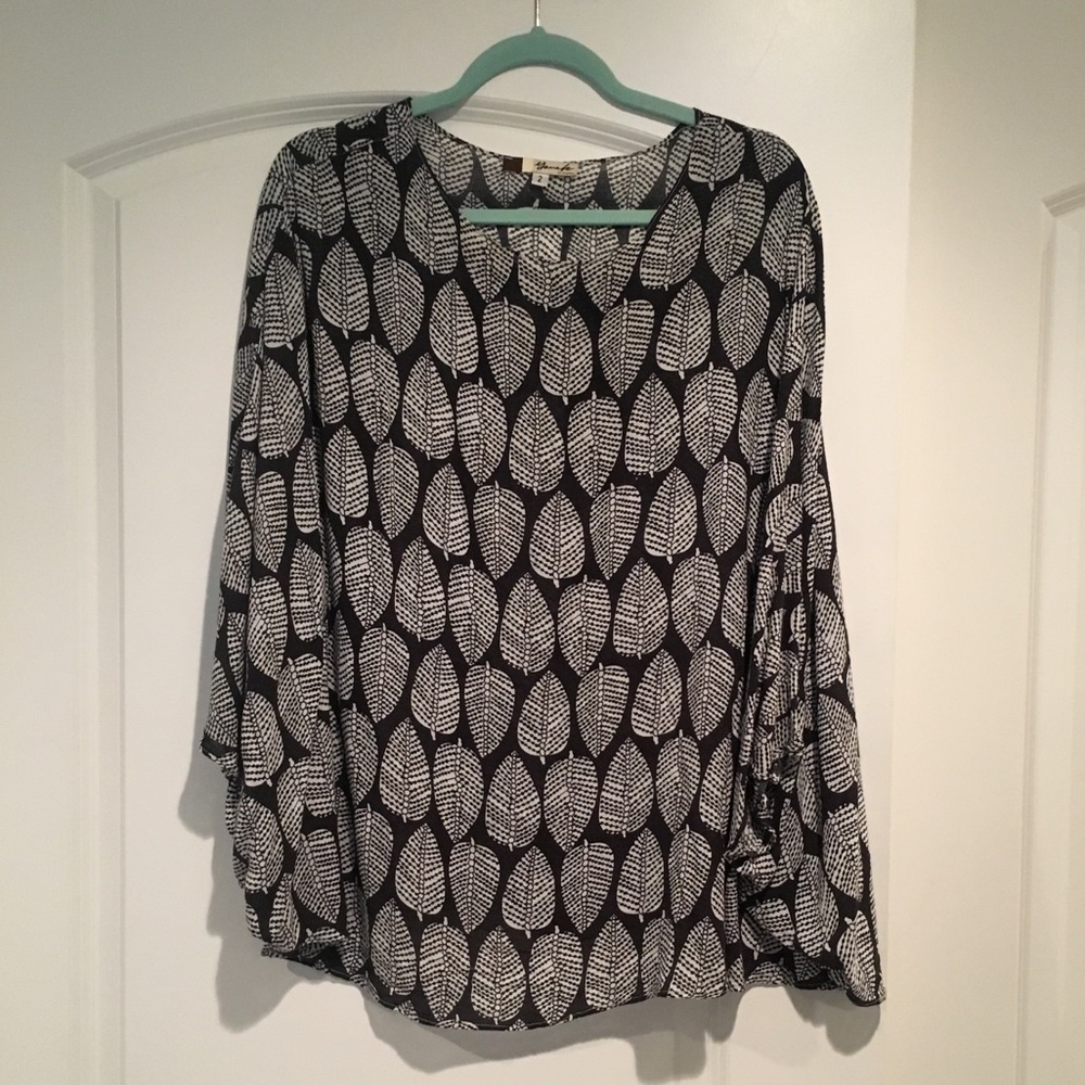 Black and white Yana K Los Angeles blouse